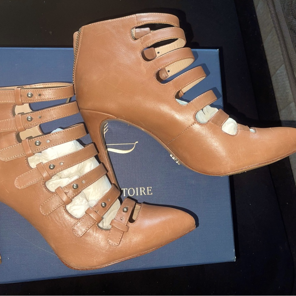 Tan Leather 4 inch Bootie Heels size 8